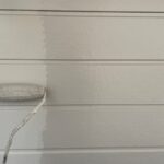 シーリングのうえから外壁塗装をするイメージ